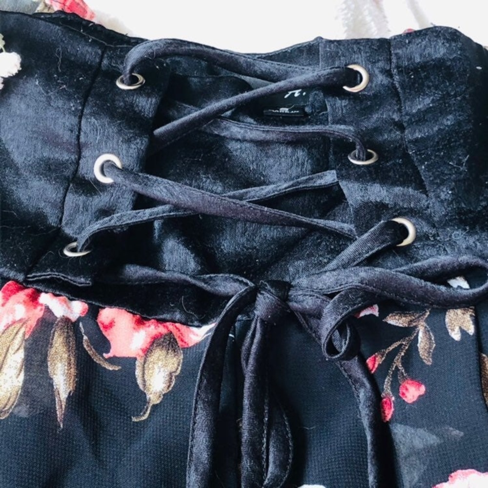 🌟Floral Wide Leg Pants🌟 - Picture 3 of 5
